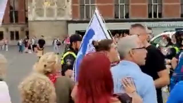 Netherlands: Protesters are furious with police after the arrest of a protester