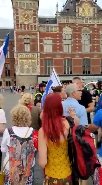 Netherlands: Protesters are furious with police after the arrest of a protester