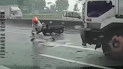 Luckiest People Save from Road Accident