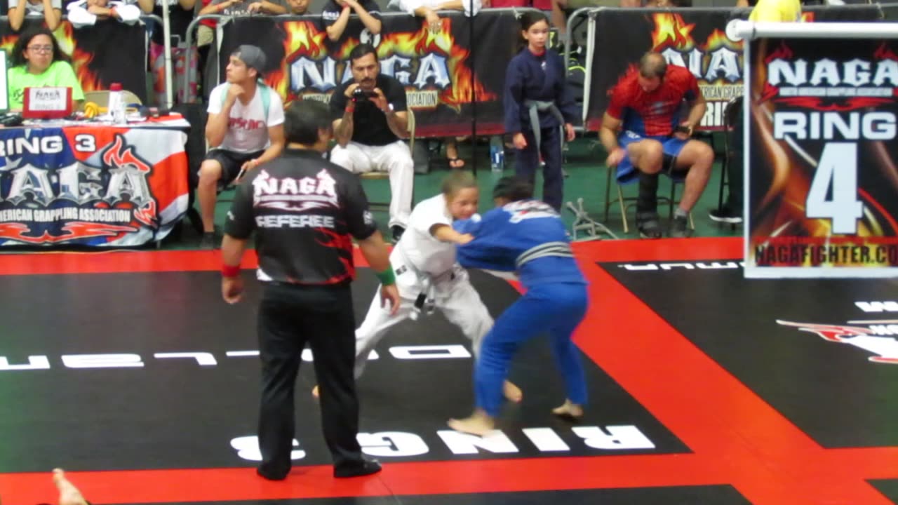 Emelly Vergara Rolling 3
