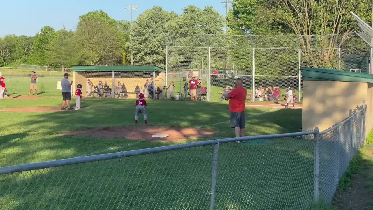 Yankees vs Reds. (Little League Baseball)