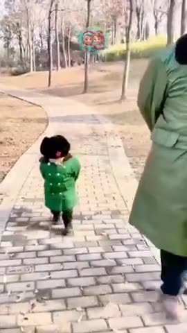 Hilarious little kids imitating people walking
