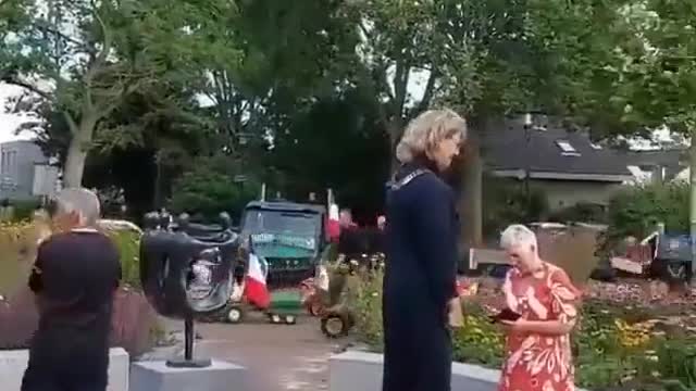 Holland: Dutch children create bicycle convoy to support farmers (July 2022)