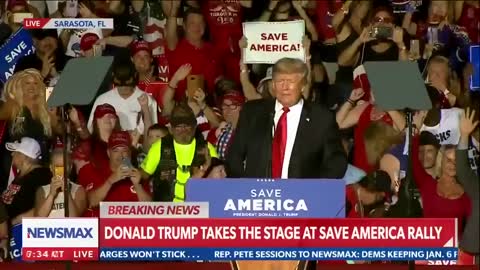 "Wow, that's a lot of people," Donald Trump reacts to his large crowd in Sarasota, Florida