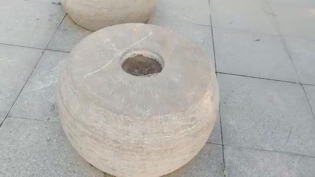 What are the grooves in the middle of these stools for?