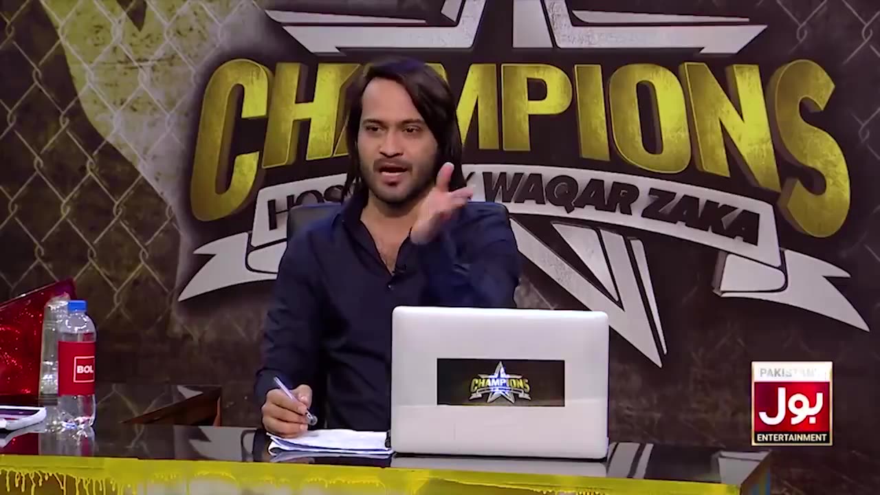 Sundal Khattak khatarnak kala jadu janti hai? Waqar Zaka bhi dekh kar hairan reh gaye