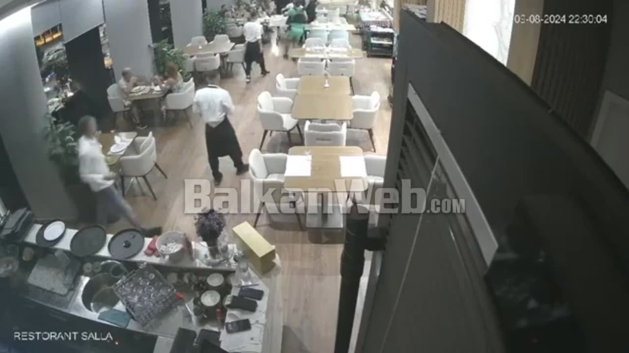 Pamje si në filma, RENEA aksion në një restorant në Lungomaren e Vlorës