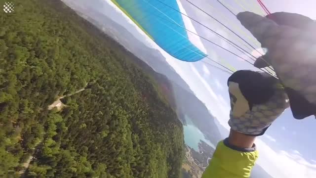 Two paragliders COLLIDE (Fall from 5,000 ft)