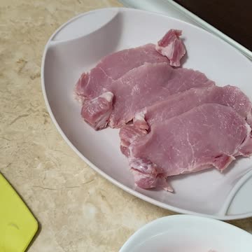 Cutting meat for pork chops