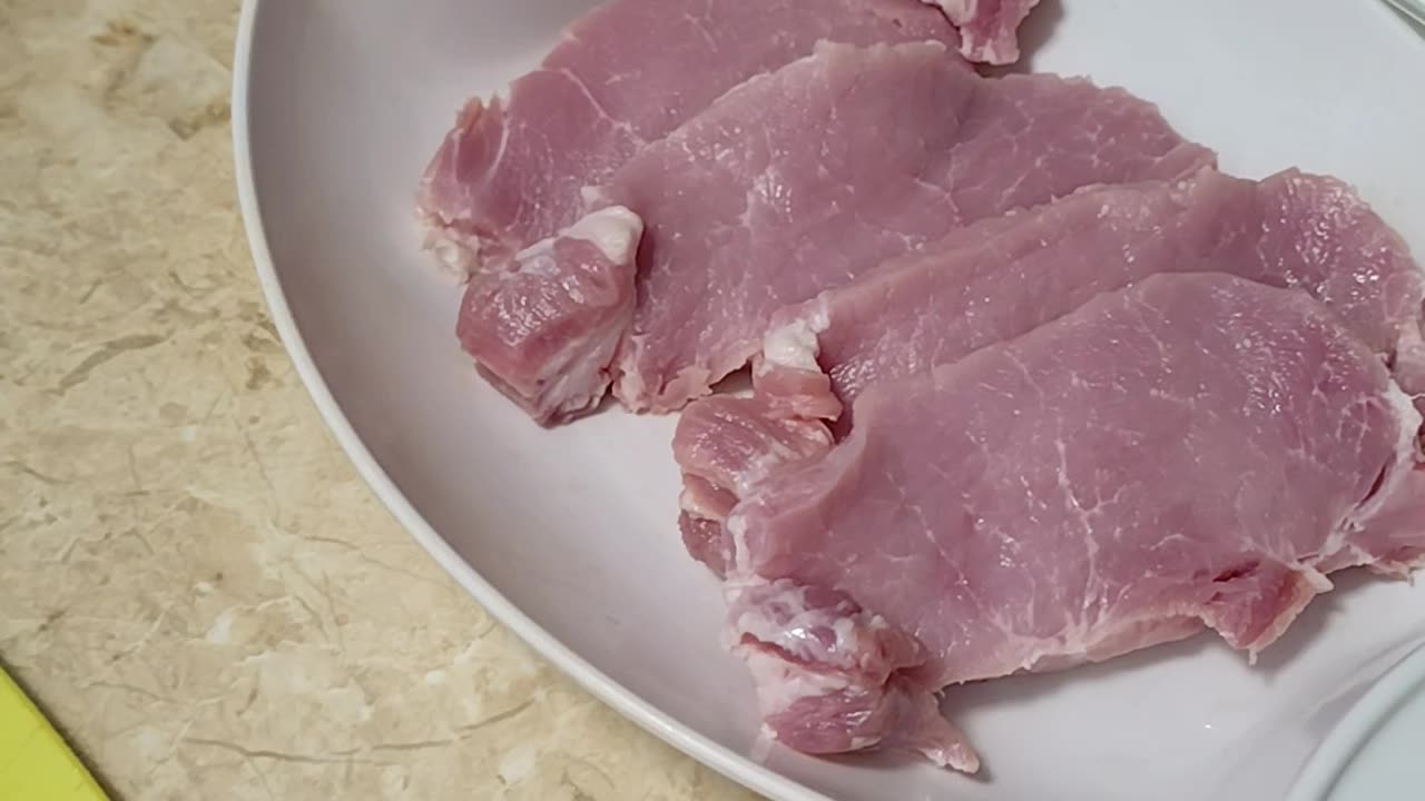 Cutting meat for pork chops