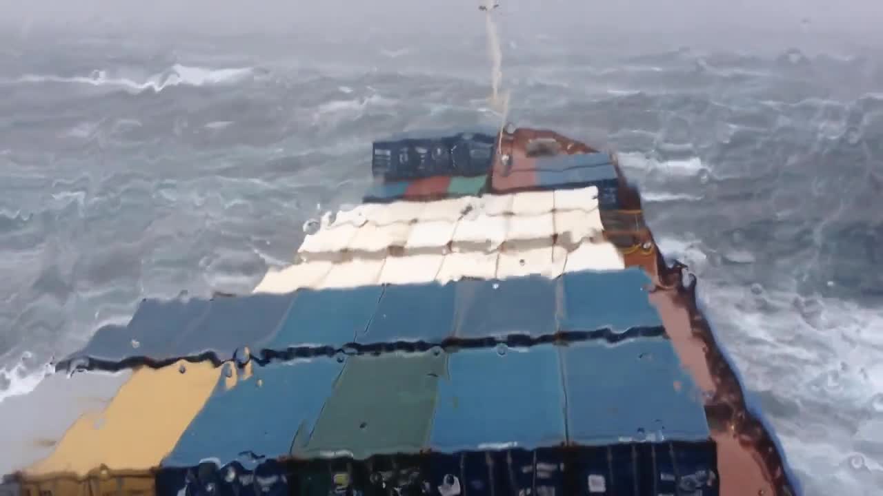 Container Ship Battles Storm Near Bermuda And It Looks Like A Scene From A Movie