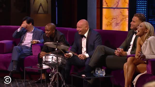 Triumph the insult comic dog goes after alec baldwin-Roast of alec baldwin- Extended Cut