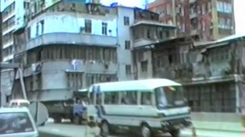 Hong Kong 1987 - Kai Tak airport, my video of an airplane crossing a boulevard...