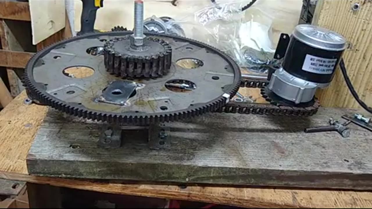 PIE 4.3 - Trying Out the New Motor (2 vids spliced together)