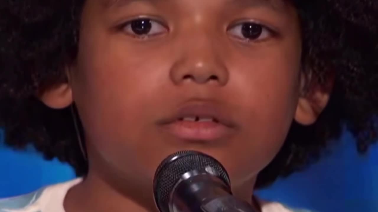 9 Years Old Boy Sings Sonorously