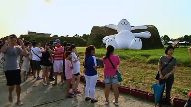 Giant rabbit just laying about in Taiwan