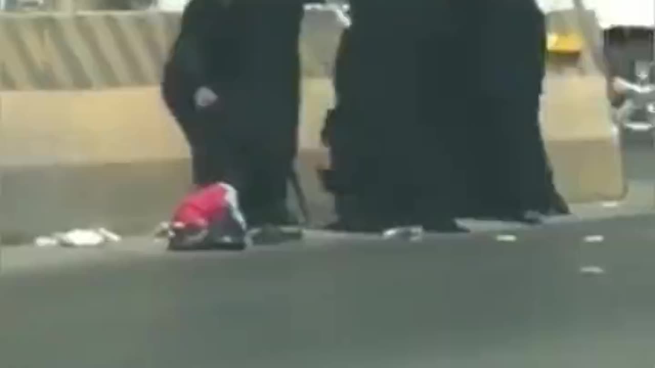 Muslim Women Fighting And Giving Zero Fs About The Kids