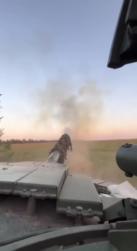 Insane Footage from Ukrainian Tank Crews