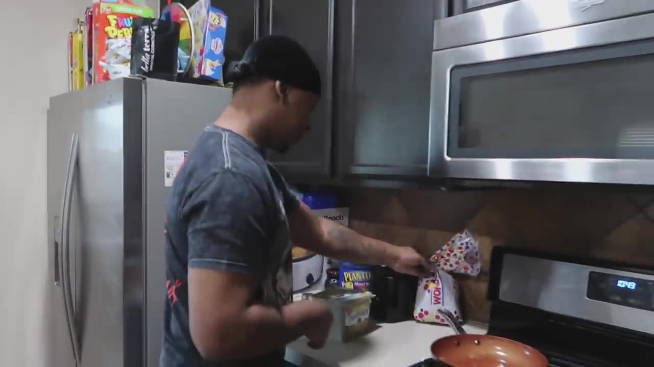 TEACHING MY WIFE HOW TO MAKE FRENCH TOAST AT HOME!! _ COOKING WITH DOLCE AND NESHA