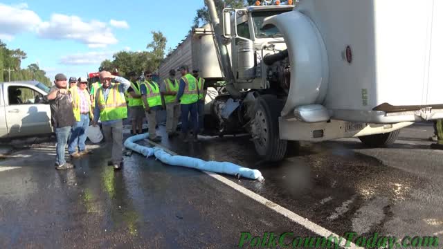 PICKUP SLAMS INTO 18 WHEELER, BLANCHARD TEXAS, 11/02/21...