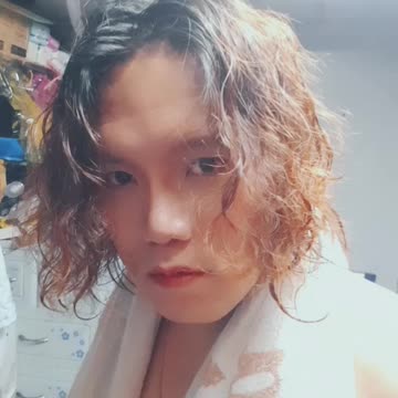 L Music: Anh có thể đừng rời xa em được không