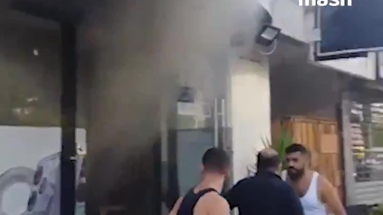 🇱🇧🇮🇱 iPhones are exploding in shops around Lebanon