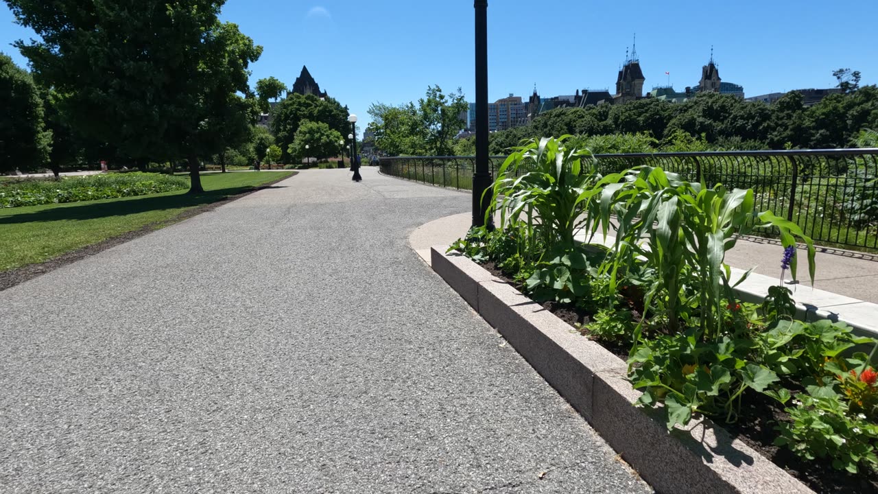 🌏 #Exploring Major's Hill Park Downtown Ottawa 🍁