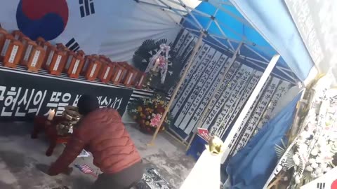 20190212_V3_S01(Ue8Yb2c5fOA)이 나라 걱정이 되어. 국군장병 분향소에 수많은 국민의 발길이