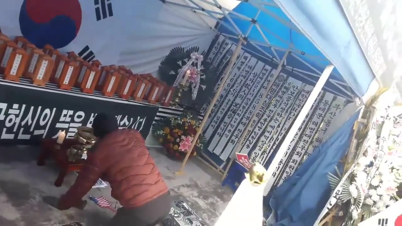 20190212_V3_S01(Ue8Yb2c5fOA)이 나라 걱정이 되어. 국군장병 분향소에 수많은 국민의 발길이