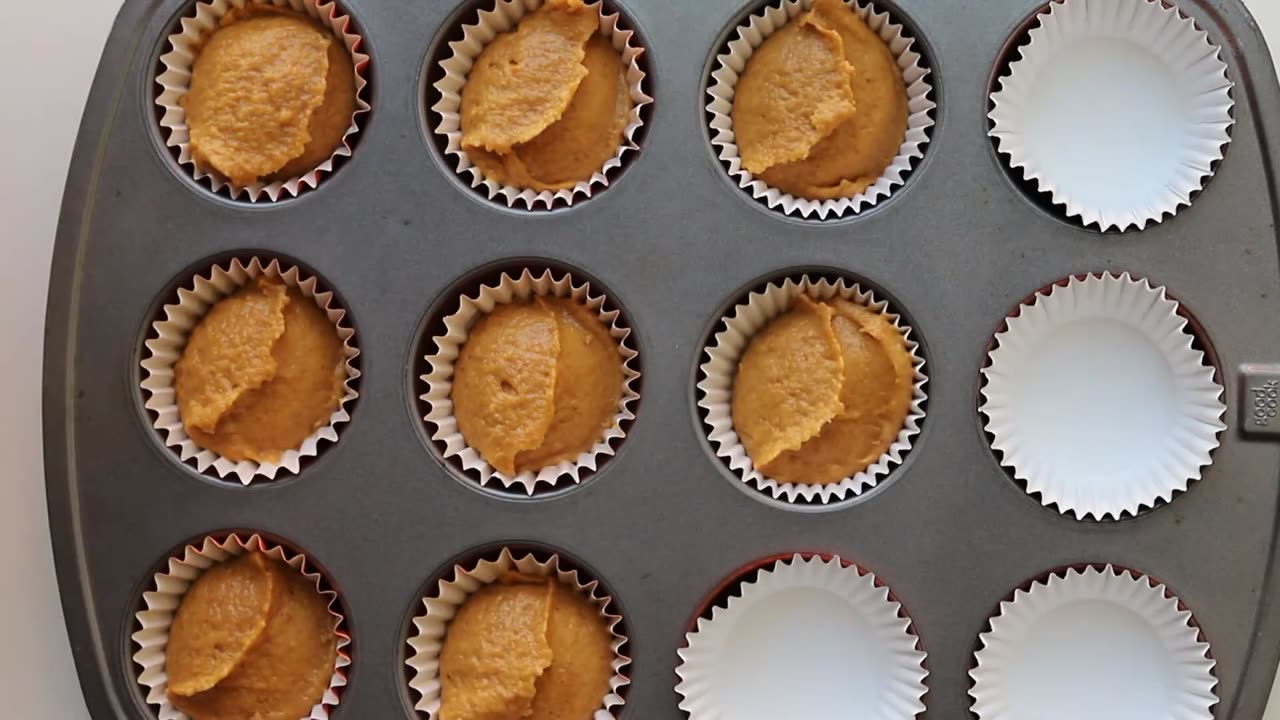 How to Make STARBUCKS Pumpkin Cream Cheese Muffins at HOME! And EVEN BETTER