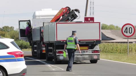 Sudar automobila i šlepera