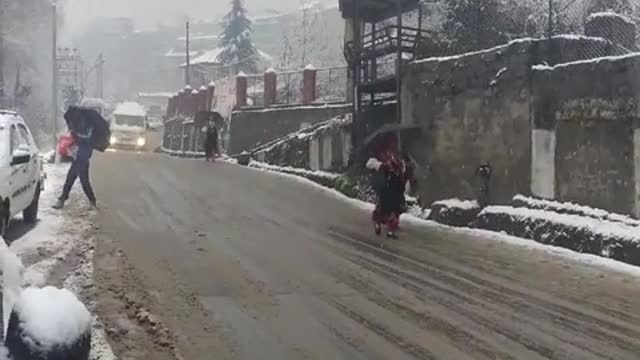 Beautiful Live Snowfall with Santa .....☃️🎅🏻 🌨️