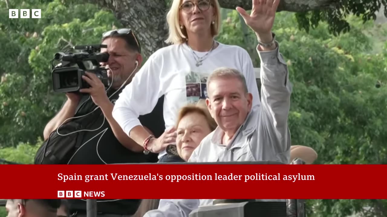 Venezuela's Edmundo González vows to 'continue to fight' for democracy after Spain asylum | BBC News