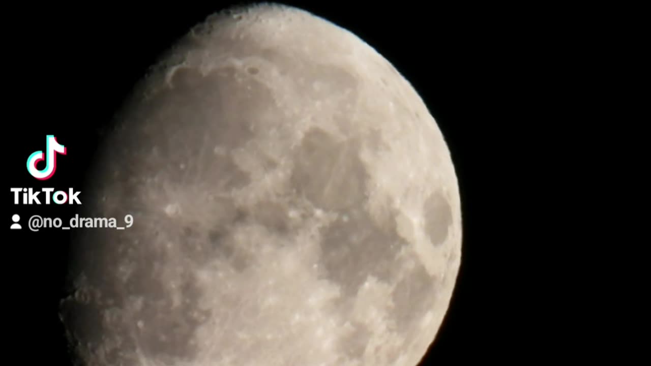 Waxing Gibbous (89%) - 16.08.24 - Capricorn