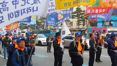 20180325_V3_S04(rhoJOvLJ220)외국인 어린 공주도 자유대한민국 태극기를 흔들다