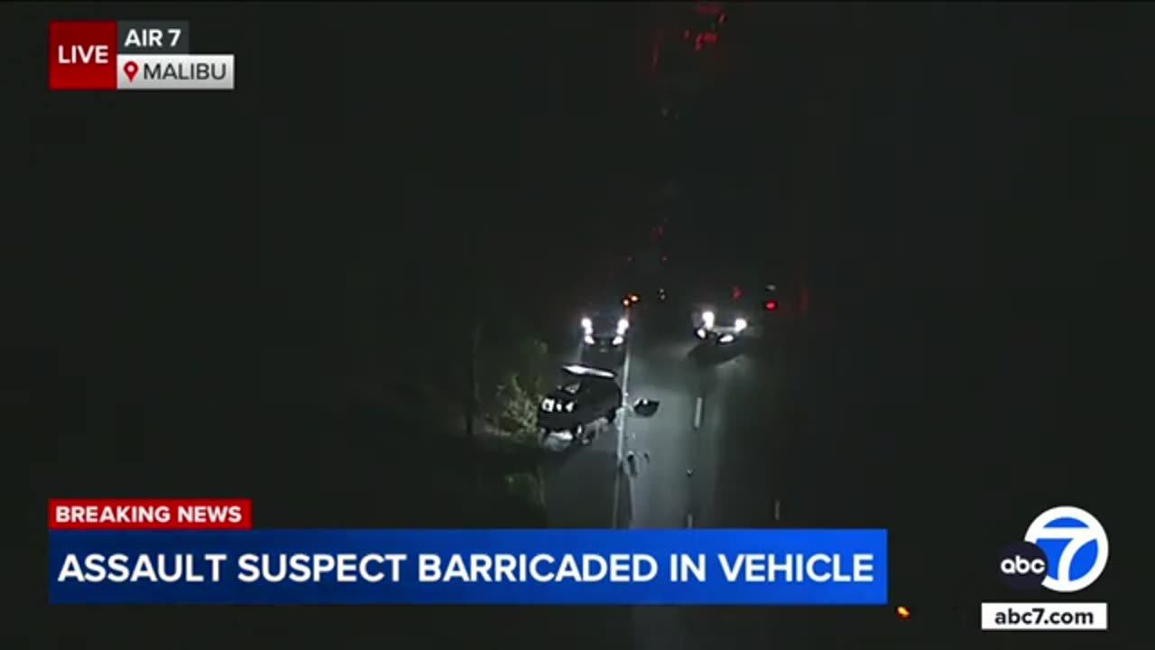 Barricade shuts down PCH in Malibu