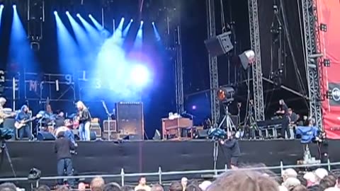 Neil Young - Hey Hey My My - Hard Rock Calling 2009