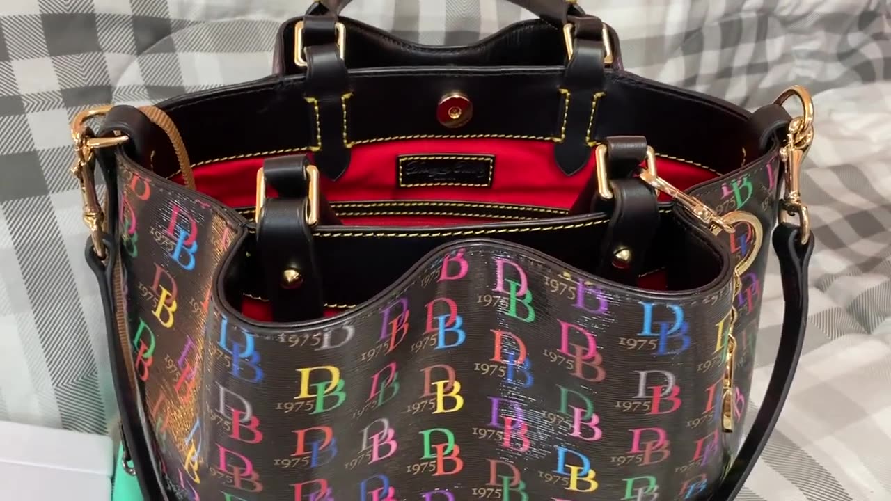 First What's in my Bag of 2021 Dooney & Bourke Brenna Multi Bag.