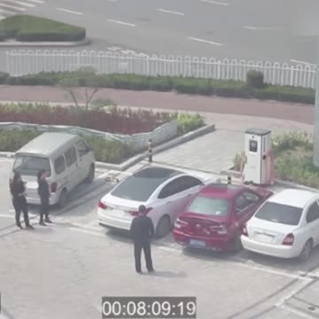 SPEECHLESS! This Driver Could Not Park Car In This Spot