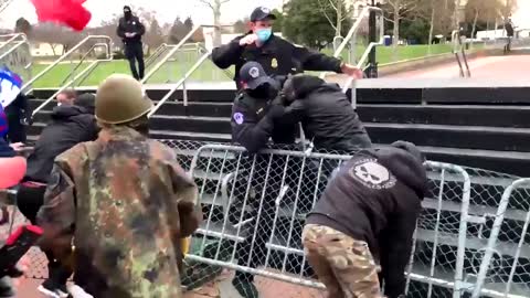 Ray Epps - The Moment The Police Barricades Were First Stormed