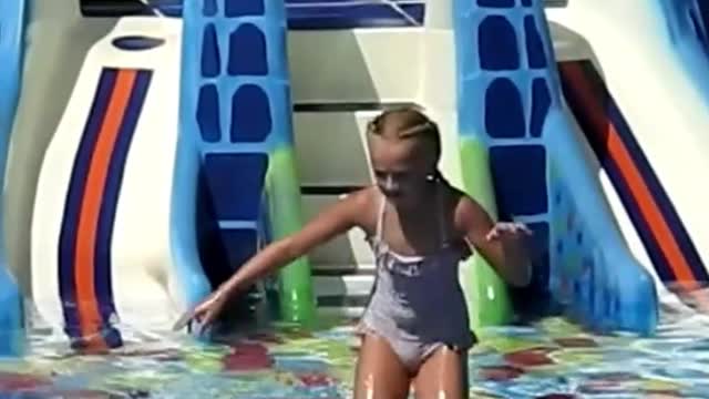 Pool and Water Park Slides for Kids at Île au Trésor. Piscina