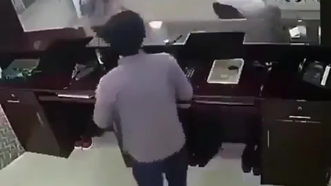ΤΟΝ ΤΑΡΑΞΕ