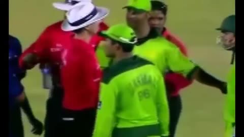 Big fight between cricket player