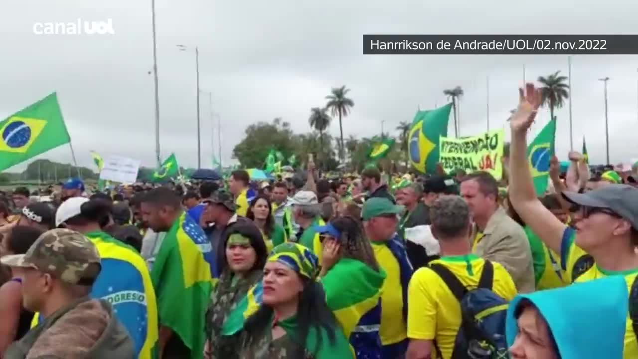 Bolsonaristas pedem intervenção e que Exército 'saia do quartel' em Brasília