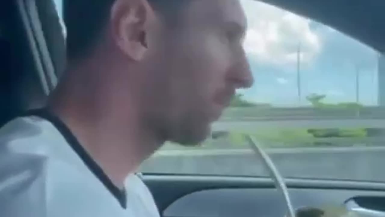 Leo Messi driving through Miami like 😎🧉🌴