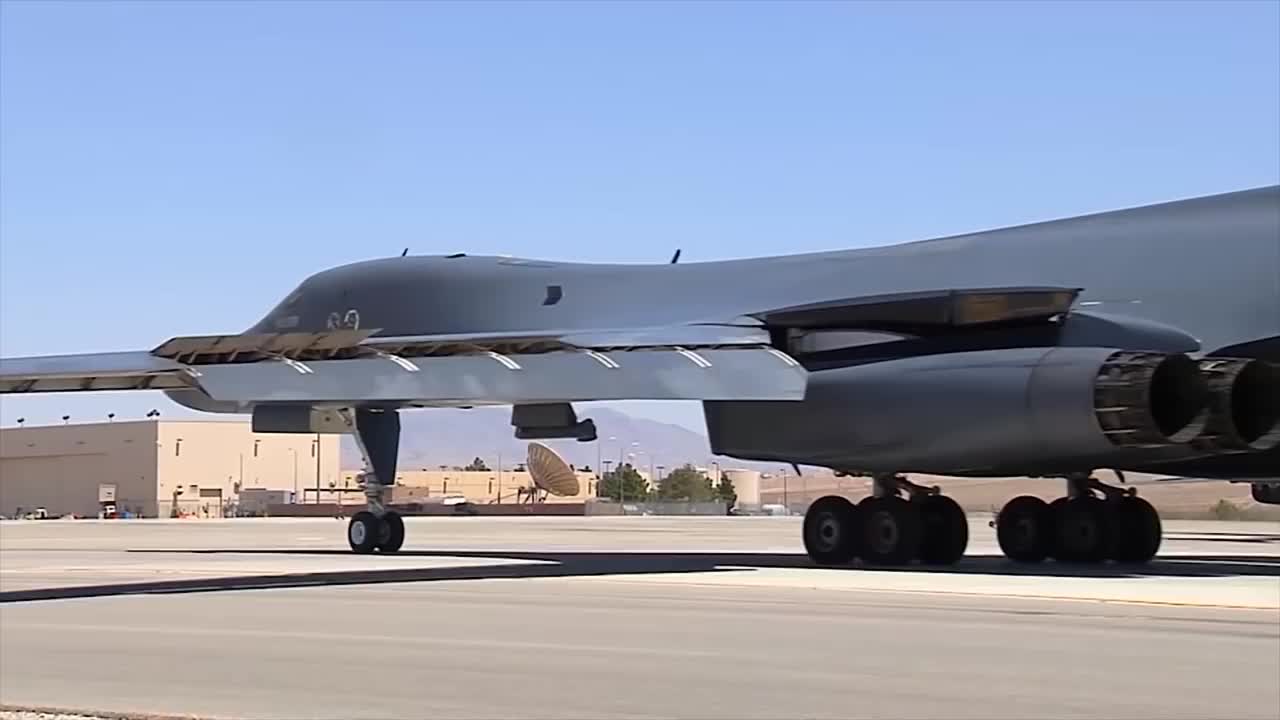 Stunning Video of B-1 Lancer in Action • Takeoff & Landing [Training Footage]3