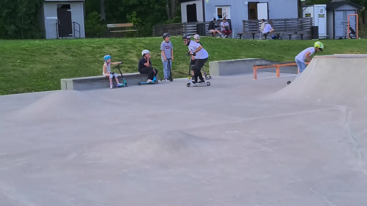 Norrköping skatepark, with one FS feeble.