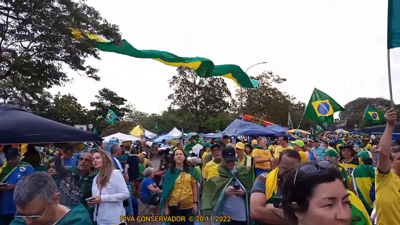 CHEIO DE PATRIOTAS NO QG DO IBIRAPUERASP PEDINDO SOS FORÇAS ARMADAS