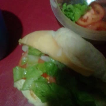 tomando cafe da manha