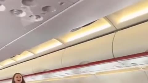 S'porean belts out worship songs during flight, called out for being inappropriate